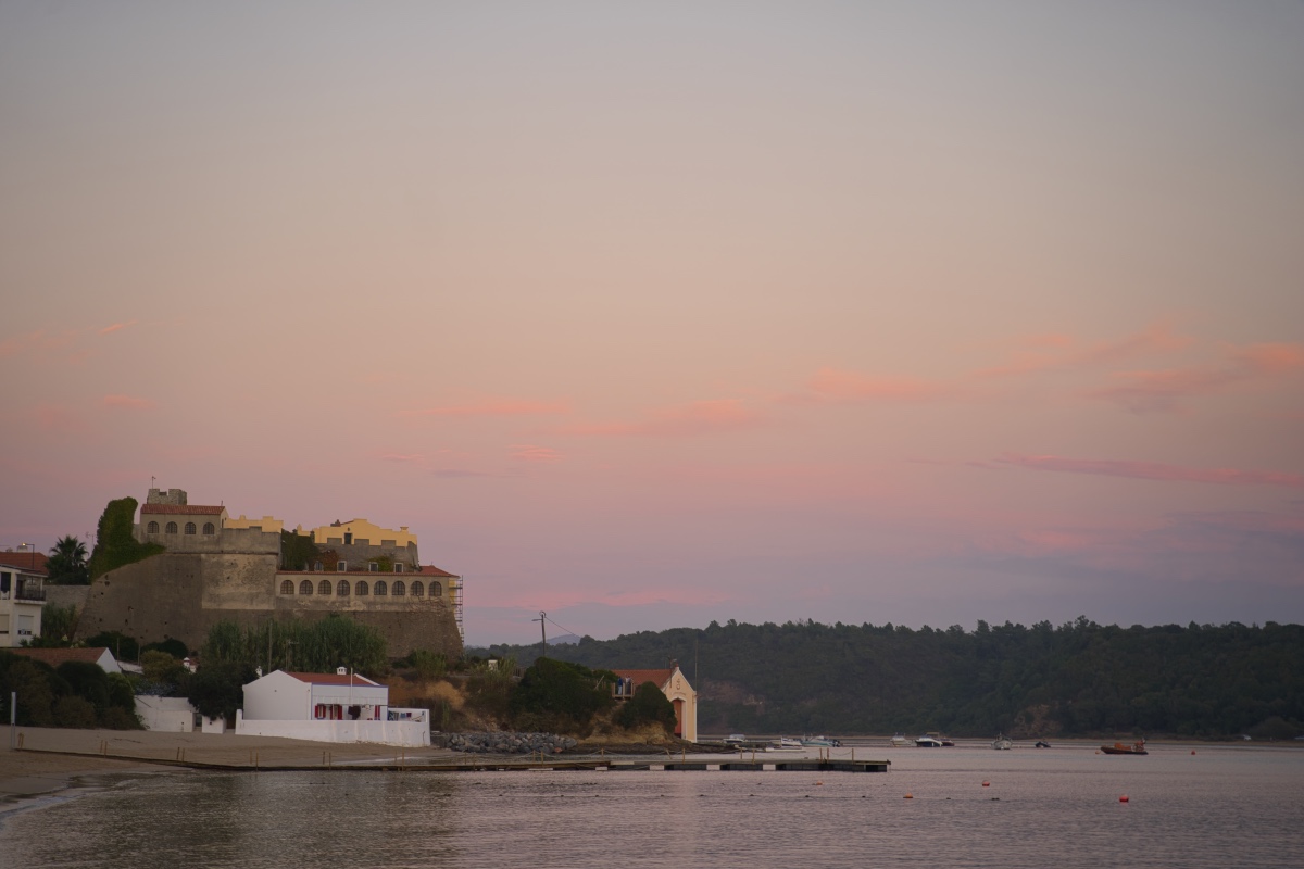 Scenic view of Vila Nova de Milfontes featuring the Castelo and the river, capturing the peaceful surroundings perfect for a relaxing stay.